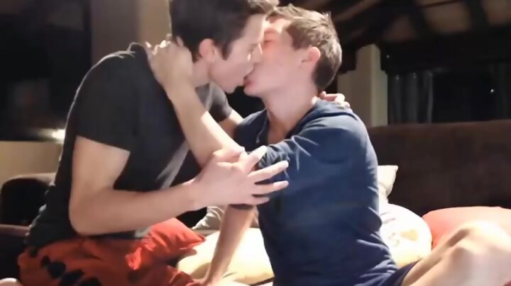 Beautiful Gay Twinks Sipping & Ass Licking On Cam