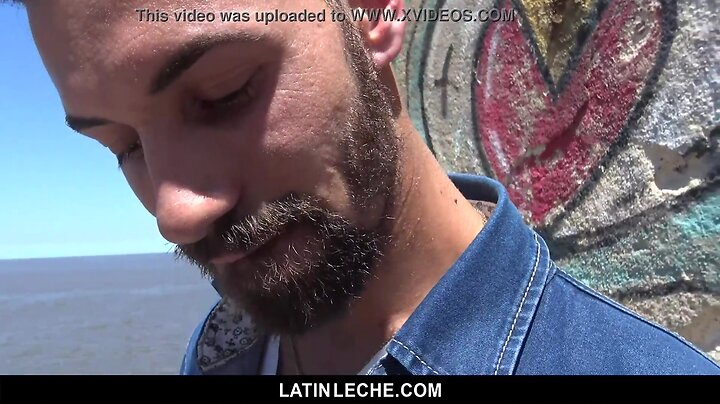Latinleche straight hunk hammers a nice latin twink for cash