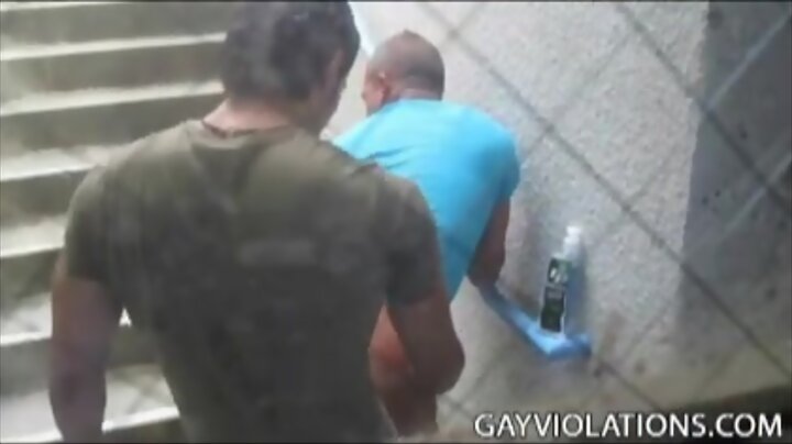 Gay amateurs caught knocking off in public